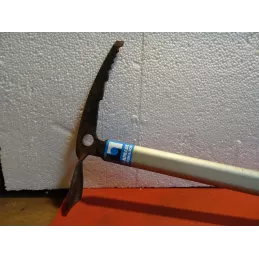 UN PIOLET  LAPRADE  DESMAISON  LONGUEUR 74CM