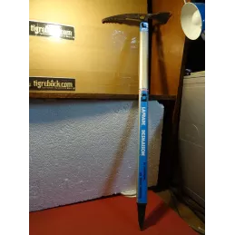 UN PIOLET  LAPRADE  DESMAISON  LONGUEUR 74CM