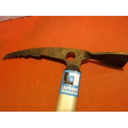 UN PIOLET  LAPRADE  DESMAISON  LONGUEUR 74CM