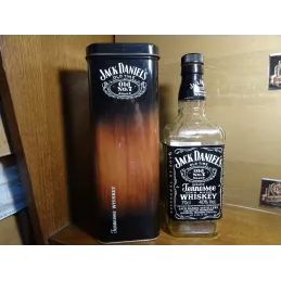 BOITE JACK DANIEL'S  AVEC SA BOUTEILLE  HT 26CM