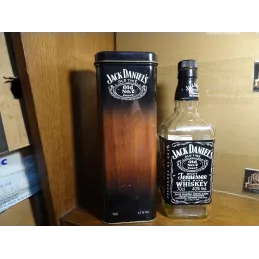 BOITE JACK DANIEL'S  AVEC SA BOUTEILLE  HT 26CM