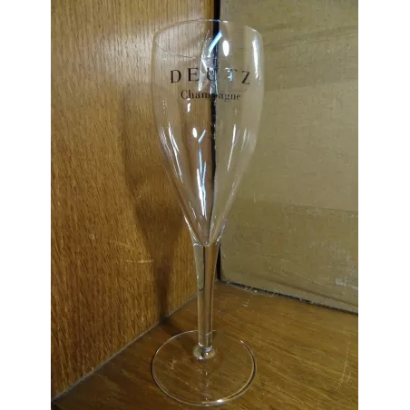 6 FLUTES CHAMPAGNE  DEUTZ 10CL HT.18.50CM