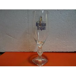 1 VERRE BRUGGE TRIPEL 33CL HT.22.70CM