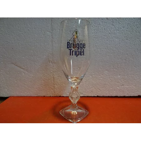 1 VERRE BRUGGE TRIPEL 33CL HT.22.70CM