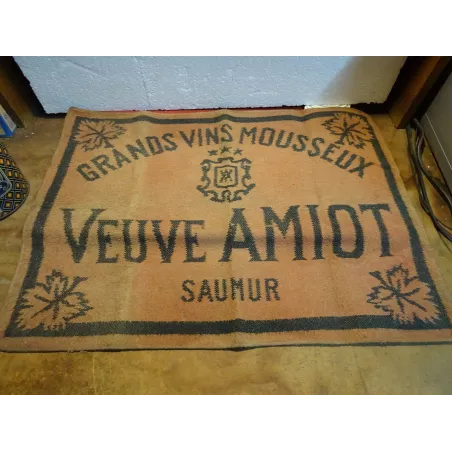 TAPIS  VEUVE AMIOT  SAUMUR 68CM X51CM