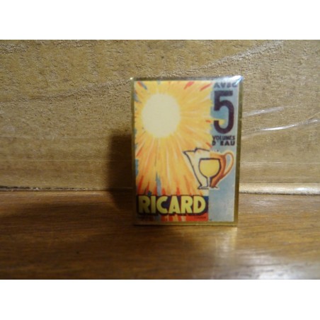 PIN'S RICARD   AVEC 5 VOLUMES D'EAU