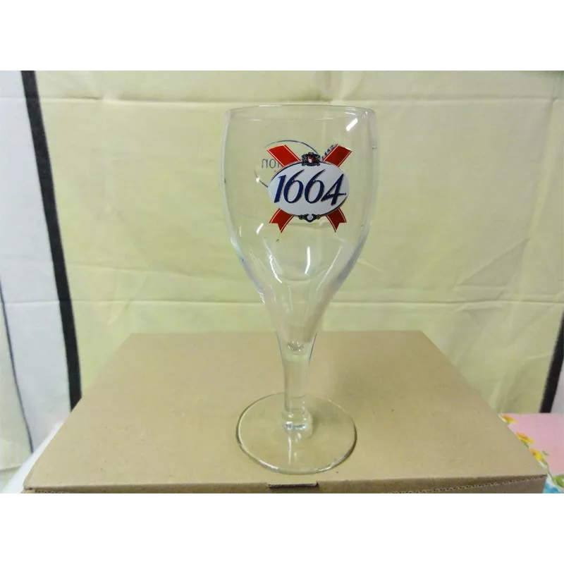 1 BOITE DE VERRES  KRONENBOURG  1664  RECOLTE 2002 25CL 