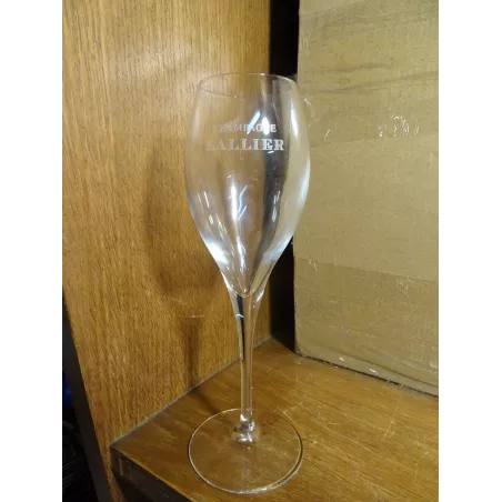 6 FLUTES  CHAMPAGNE  LALLIER  16CL  HT 19.30CM