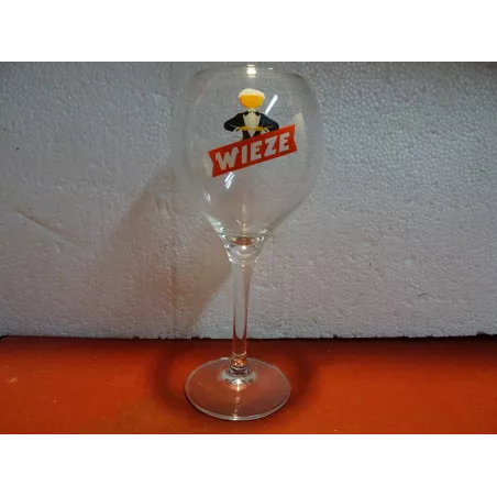 1 VERRE WIEZE 33CL HT.21.50CM