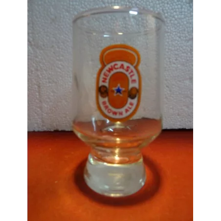 1 VERRE NEWCASTLE 25CL  HT 13CM