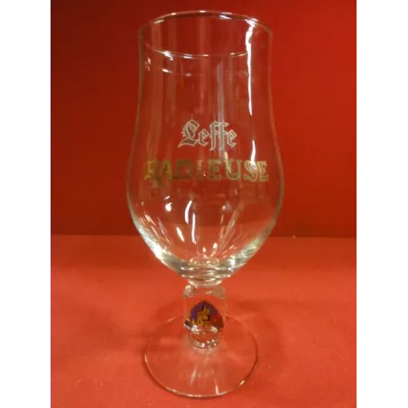 1 VERRE LEFFE RADIEUSE 33 CL