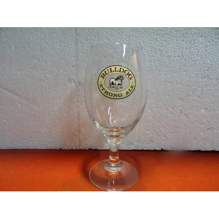 1 VERRE BULLDOG  25CL HT.17.50CM