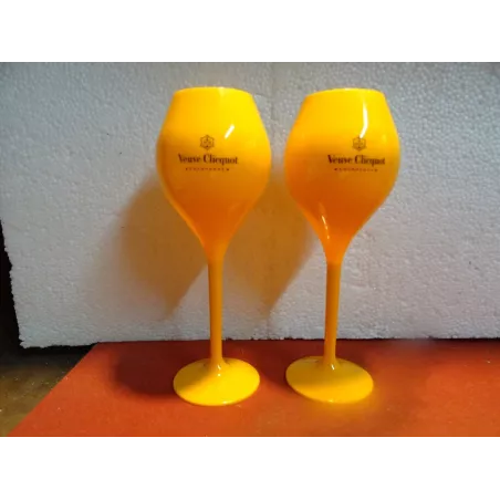 2 VERRES CHAMPAGNE  VEUVE CLIQUOT  20/22CL HT 20.50CM