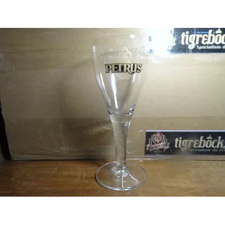 1 VERRE PETRUS 25CL HT.20.80CM