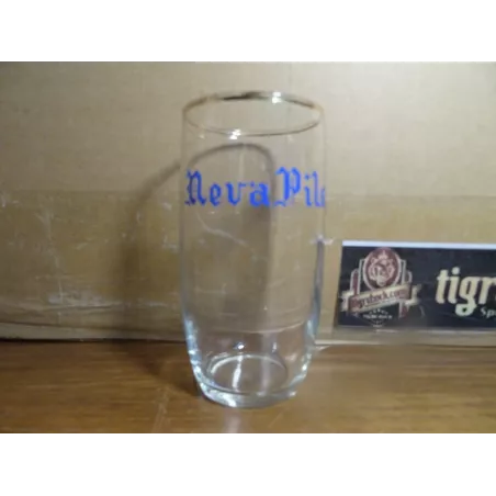 1 VERRE NERVIA  PILS 25CL HT.12CM