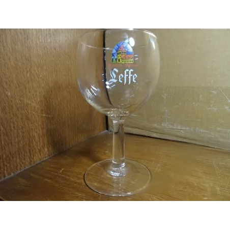 1 VERRE LEFFE 15CL HT 13 CM
