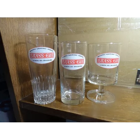 3 VERRES BRASS-EUR  25CL  DIFFERENTS  HT 14.70CM 13.40CM 13.20CM