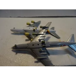 2 AVIONS  JAL/A 380