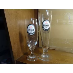 2 VERRES  HIRSCH  HONER PILS 30CL  HT 20.40CM ET 23.70CM