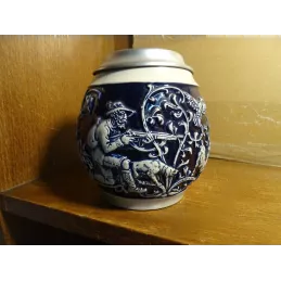 BELLE CHOPE  DE 50CL  AVEC SON COUVERCLE  LE CHASSEUR  HT 13CM