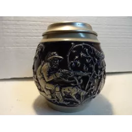 BELLE CHOPE  DE 50CL  AVEC SON COUVERCLE  LE CHASSEUR  HT 13CM
