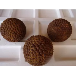 3 BOULES CLOUTEES