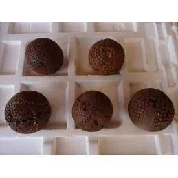 5 BOULES CLOUTEES