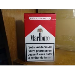 PAQUET MARLBORO  GEANT  HT 17CM  10.70CM X4.50CM