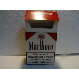 PAQUET MARLBORO  GEANT  HT 17CM  10.70CM X4.50CM