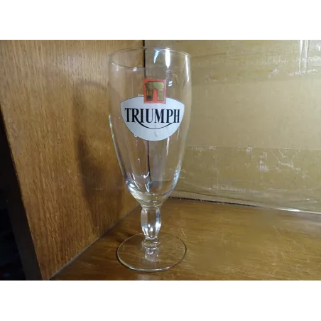 1 VERRE TRIUMPH 25CL HT 17.70CM