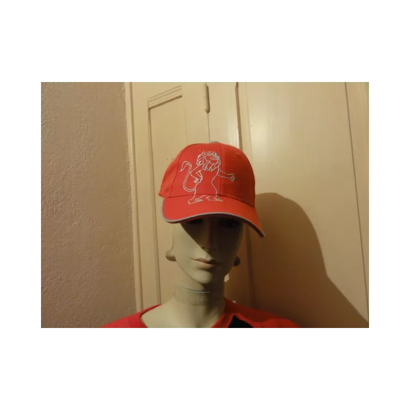 1 CASQUETTE  ROUGE 