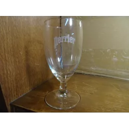 1 VERRE PERRIER  A PIED  16/18CL  HT 13.10CM