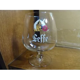 1 VERRE LEFFE  33CL HT 13CM