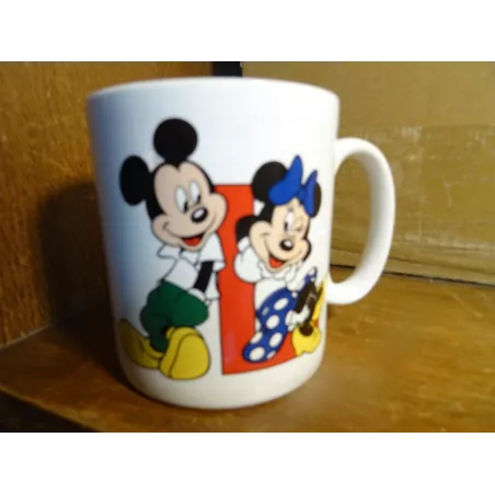 1 MUG DISNEY  MICKEY ET MINNIE HT 9CM