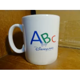 1 MUG DISNEY  MICKEY ET MINNIE HT 9CM