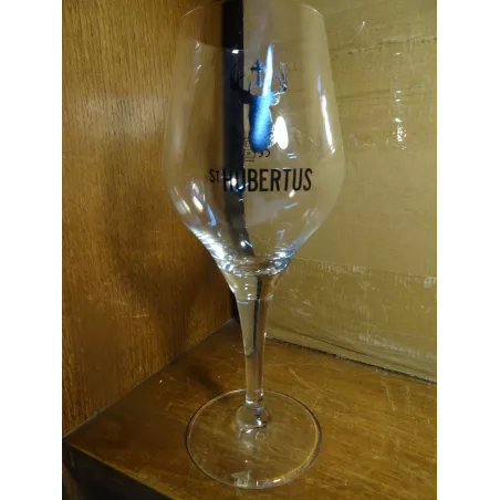 1 VERRE SAINT HUBERTUS  33CL HT.23.40CM