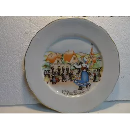 ASSIETTE  KANTERBRAU  LA FETE AU VILLAGE  DIAMETRE 25.30CM
