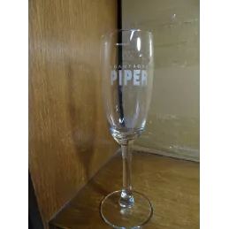 5 FLUTES PIPER  16CL HT.19.20CM