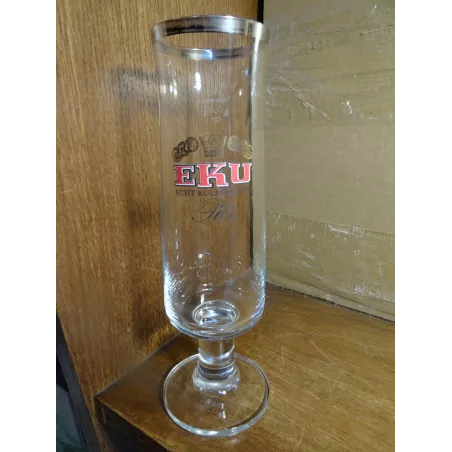 1 VERRE EKU PILS 30CL HT.21.50CM