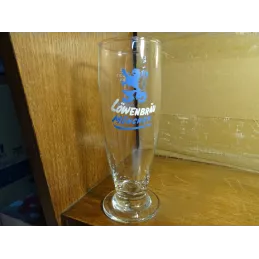 1 VERRE LOWENBRAU 30CL HT 17.70CM