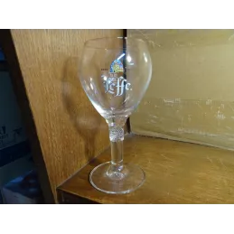 1 VERRE LEFFE  15CL HT 16.20CM