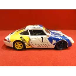 1 VOITURE PORSCHE 911  1/24