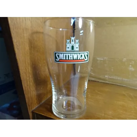 1 VERRE SMITHWICK'S 50CL HT 15.70CM