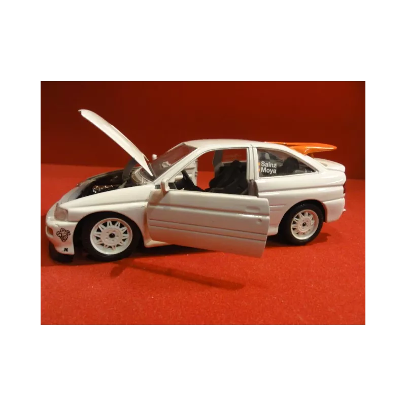 1 VOITURE  ESCORT RS COSWORTH  1/24