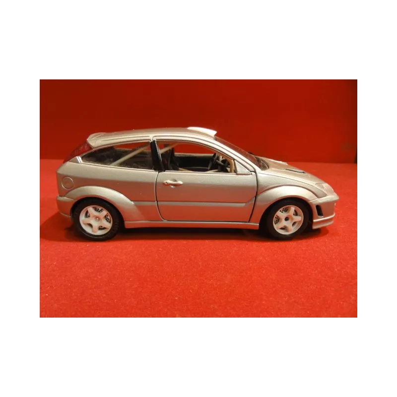 1 VOITURE FORD FOCUS 1/24 