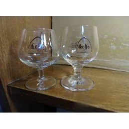 2 VERRES LEFFE 7.5CL  HT 9.20CM ET 9.70CM  LOGO DIFFERENT