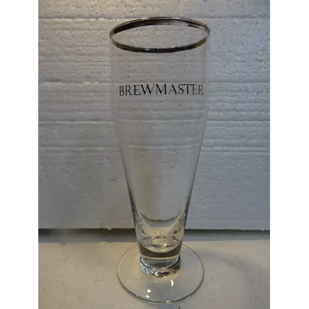 1 VERRE  BREWMASTER 25/30CL HT.17.40CM