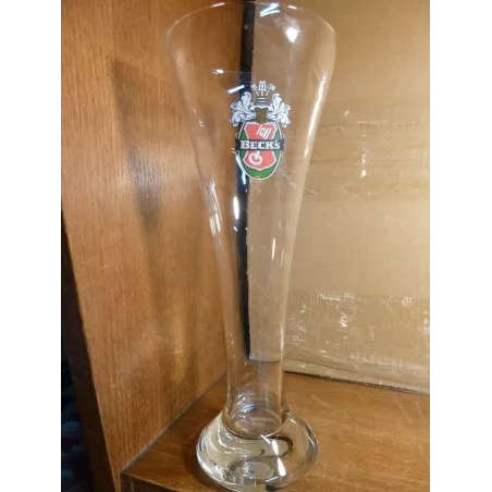 1 VERRE BECK'S 50CL HT.26.70CM