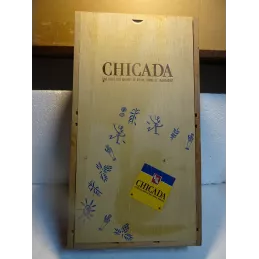 COFFRET COLLECTOR  CHICADA  4 VERRES ET 2 BOUTEILLES  PLEINES