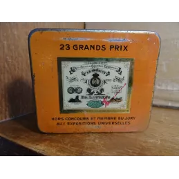 BOITE  CIGARETTES ED LAURENS 8.30CM X7.20CM X1.60CM